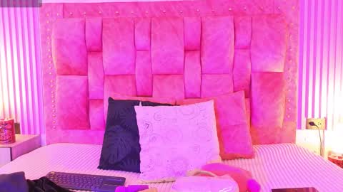 goldilockss15 online show from October 7, 2025, 3:14 am