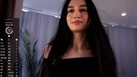 Snapshot of goldygrillz chatting on October 12, 2025, 4:11 am angel online show from October 12, 2025, 4:11 am