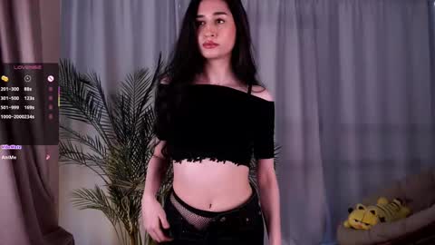 Snapshot of goldygrillz chatting on October 22, 2025, 8:25 am angel online show from October 22, 2025, 8:25 am