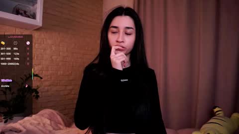 Snapshot of goldygrillz chatting on October 26, 2025, 1:55 am angel online show from October 26, 2025, 1:55 am