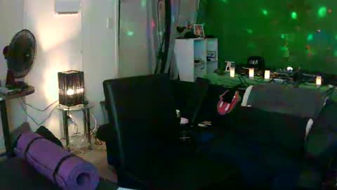 goldyguy011 online show from February 18, 2025, 6:04 pm