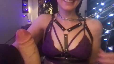 goldynsilvyrempress online show from May 25, 2026, 2:28 am