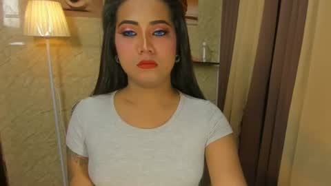 Snapshot of gorgeous_dark_luna chatting on July 13, 2026, 5:49 pm RIANA online show from July 13, 2026, 5:49 pm