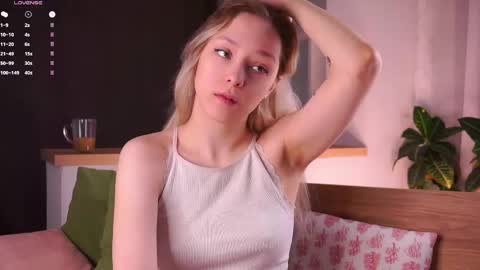 Luna online show from May 25, 2026, 1:33 am