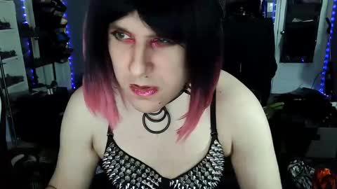 Snapshot of gothic123451 chatting on December 30, 2024, 1:47 pm Victoriana online show from December 30, 2024, 1:47 pm