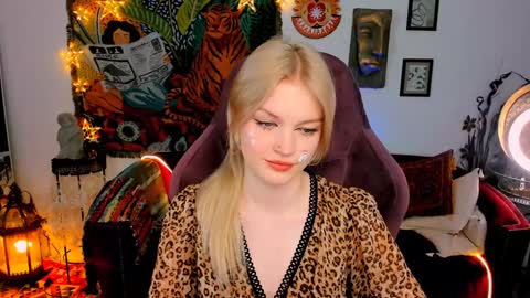 Snapshot of graceglamour chatting on December 13, 2024, 8:41 am Grace Glamour online show from December 13, 2024, 8:41 am