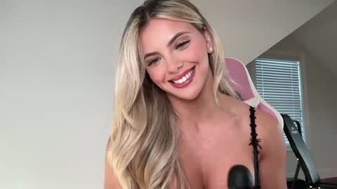 Gracie online show from November 8, 2025, 8:07 pm