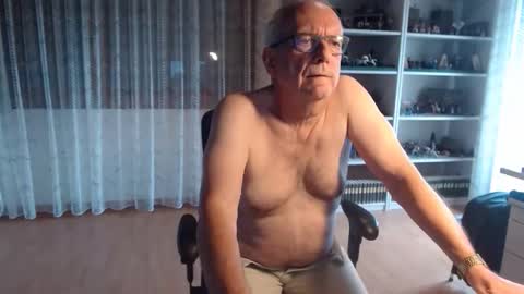 Snapshot of grandpach chatting on September 28, 2025, 11:37 am grandpach online show from September 28, 2025, 11:37 am