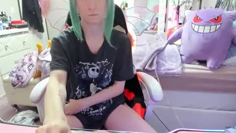 GreenEyedLovexo online show from December 1, 2025, 9:20 pm