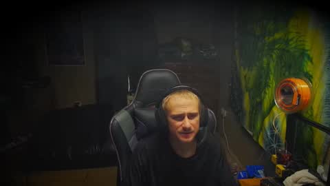 Greenlungs8195 online show from November 16, 2025, 5:18 pm