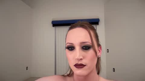 Snapshot of greenxxxqueen chatting on September 15, 2025, 2:22 am SexQueen Nikki online show from September 15, 2025, 2:22 am