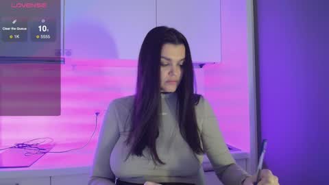 Snapshot of greta_devine chatting on January 1, 2025, 4:39 pm Greta online show from January 1, 2025, 4:39 pm