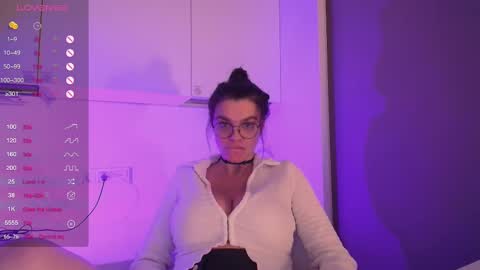 Snapshot of greta_devine chatting on March 2, 2025, 8:29 pm Greta online show from March 2, 2025, 8:29 pm
