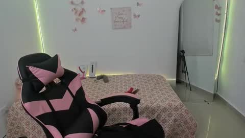 Greta online show from December 1, 2025, 8:25 pm