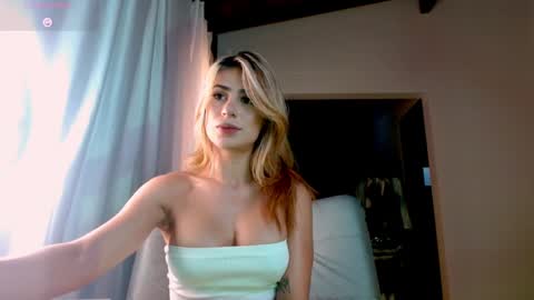 Snapshot of greyslopez chatting on January 4, 2025, 10:45 pm Greyslopez online show from January 4, 2025, 10:45 pm