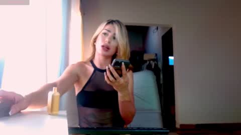 Snapshot of greyslopez chatting on January 13, 2025, 10:03 pm Greyslopez online show from January 13, 2025, 10:03 pm