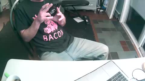 Snapshot of grizzley84 chatting on January 19, 2025, 5:15 am grizzly84 online show from January 19, 2025, 5:15 am