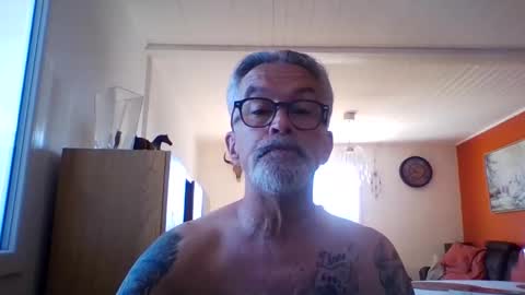 Grybear online show from April 9, 2026, 8:42 am