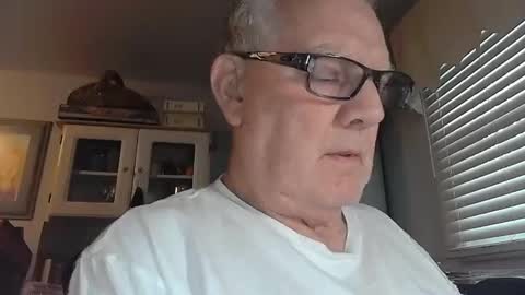 Snapshot of gspotlover1 chatting on November 4, 2025, 3:33 pm Horny Daddy online show from November 4, 2025, 3:33 pm