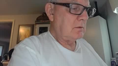 Snapshot of gspotlover1 chatting on November 13, 2025, 5:45 pm Horny Daddy online show from November 13, 2025, 5:45 pm