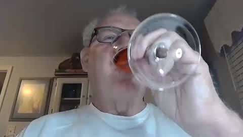 Snapshot of gspotlover1 chatting on November 15, 2025, 12:13 pm Horny Daddy online show from November 15, 2025, 12:13 pm