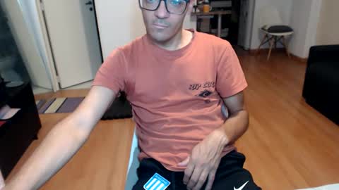 guachin_new online show from May 18, 2026, 5:13 am
