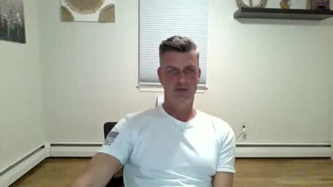 gudguy2025 online show from October 26, 2025, 1:11 am