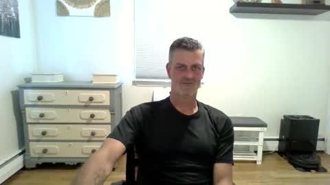 Snapshot of gudguy2025 chatting on June 4, 2026, 4:24 pm gudguy2025 online show from June 4, 2026, 4:24 pm