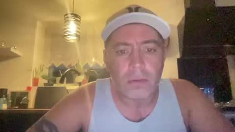 guil0 online show from October 17, 2025, 9:34 am