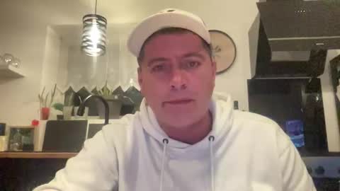 guil0 online show from October 23, 2025, 10:41 pm