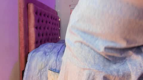 Hello Im Julieta Im 25 years old welcome to my room have fun and be happy. online show from February 1, 2025, 8:50 am