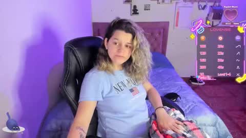 Snapshot of guinivere_blake chatting on October 22, 2025, 3:18 am Hello Im Julieta Im 25 years old welcome to my room have fun and be happy. online show from October 22, 2025, 3:18 am