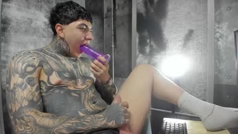 Snapshot of gury_tattoo chatting on May 13, 2026, 11:11 pm Gury online show from May 13, 2026, 11:11 pm