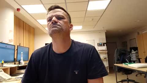 guschidick online show from November 8, 2025, 3:18 am