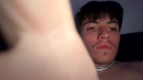 gustavog79 online show from April 15, 2026, 7:04 am