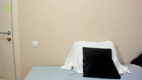 Snapshot of guy_charming chatting on October 31, 2025, 12:50 pm Buddy online show from October 31, 2025, 12:50 pm