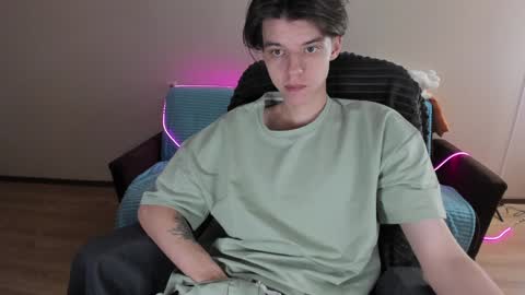 guy_liam1 online show from December 23, 2024, 1:24 pm