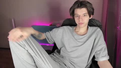 guy_liam1 online show from March 6, 2025, 2:18 pm