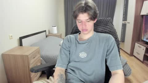 guy_liam1 online show from April 3, 2026, 1:31 pm