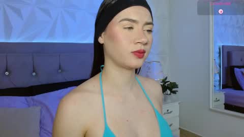 Snapshot of gwen_drew chatting on October 5, 2025, 12:47 pm Gwen Drew online show from October 5, 2025, 12:47 pm