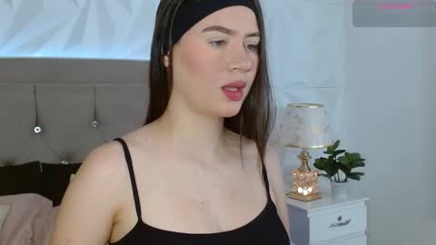 Snapshot of gwen_drew chatting on October 21, 2025, 12:50 pm Gwen Drew online show from October 21, 2025, 12:50 pm