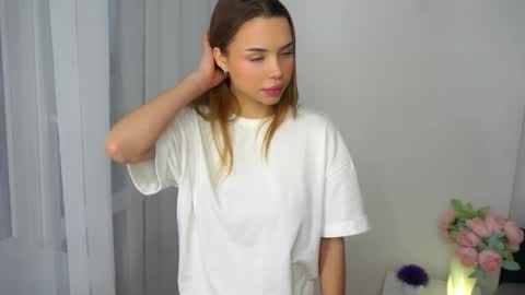 Kira  online show from December 18, 2025, 7:25 am