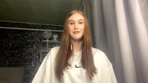 Snapshot of gwenmestayer chatting on September 20, 2025, 7:48 pm Gwen online show from September 20, 2025, 7:48 pm