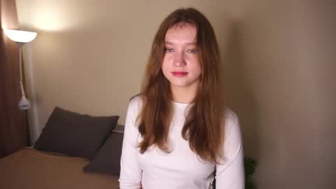 Snapshot of gwennielove chatting on June 4, 2026, 4:40 am Molly online show from June 4, 2026, 4:40 am