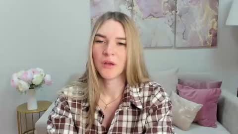 gwensmitt online show from June 28, 2026, 9:43 pm