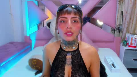 Snapshot of gyal_8_ chatting on September 20, 2025, 4:35 am gyal_8_ online show from September 20, 2025, 4:35 am