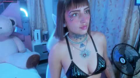 Snapshot of gyal_8_ chatting on September 23, 2025, 3:53 am gyal_8_ online show from September 23, 2025, 3:53 am