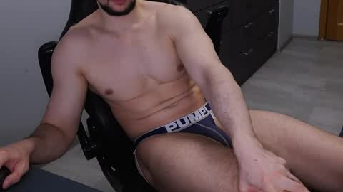 gymmaster05 online show from June 9, 2026, 10:32 pm