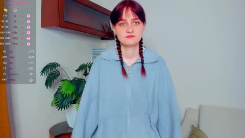 Kelly  Lilly online show from September 27, 2025, 6:57 pm