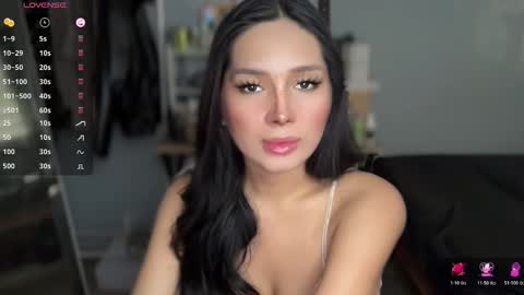 Camila online show from December 4, 2025, 5:06 am